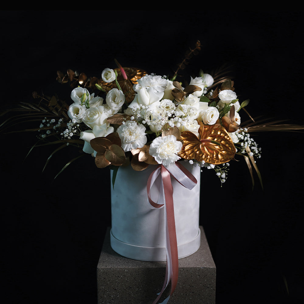 Antique flowers , flower delivery in dubai, flower shop online, flower box
