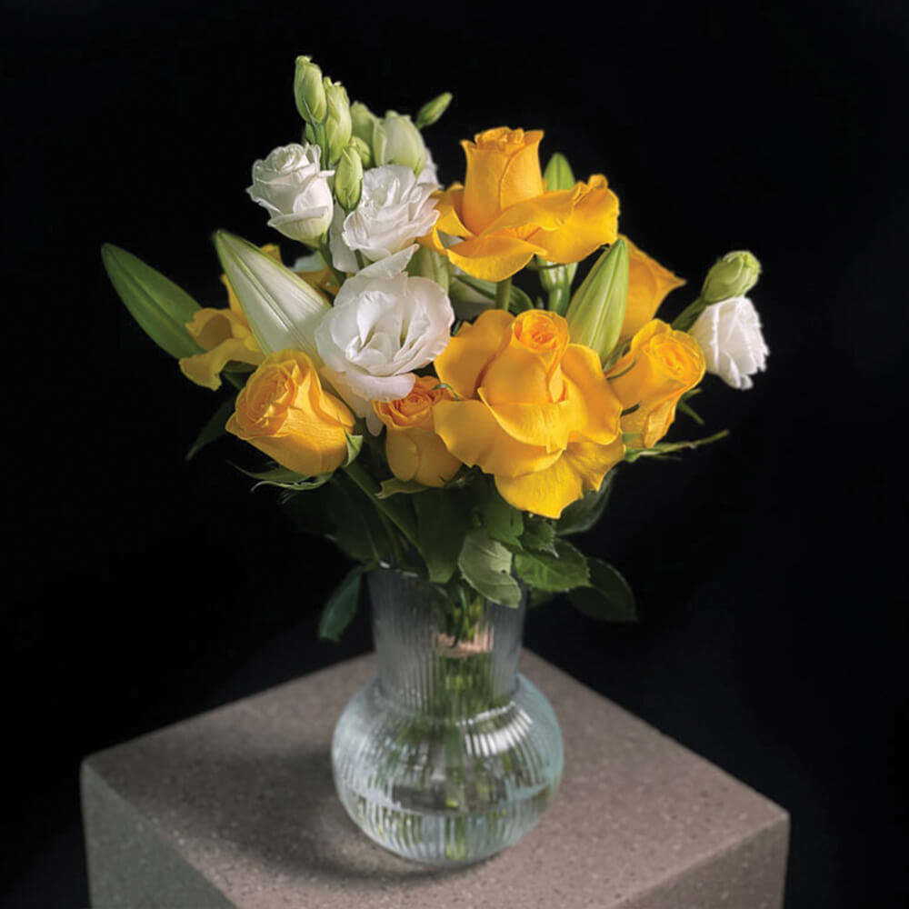 nova-arrangement-in-a-clear-vase
