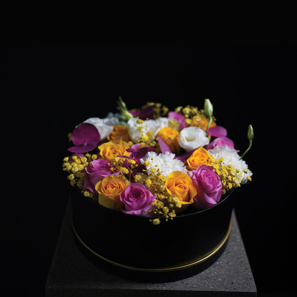 Flowers Boxes with different colors of Roses, Flowers Bouquets Delivery ...