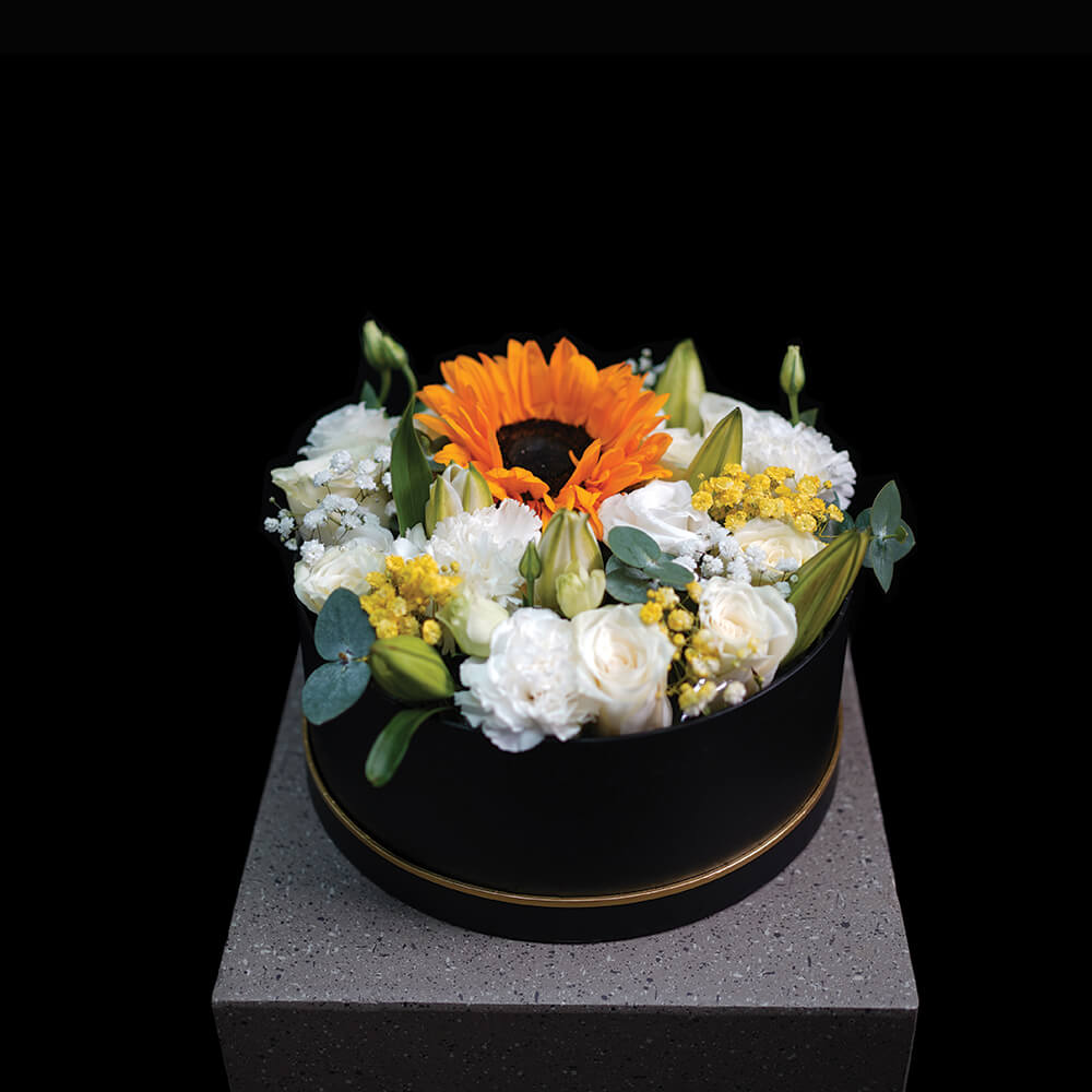 Flowers Boxes with different colors of Roses, Flowers Bouquets Delivery ...