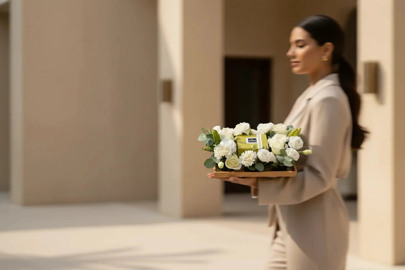 تنسيق شوكولاتة فاخر من Aiwa Flowers — صناديق هدايا مخصصة مع توصيل في نفس اليوم في دبي والإمارات