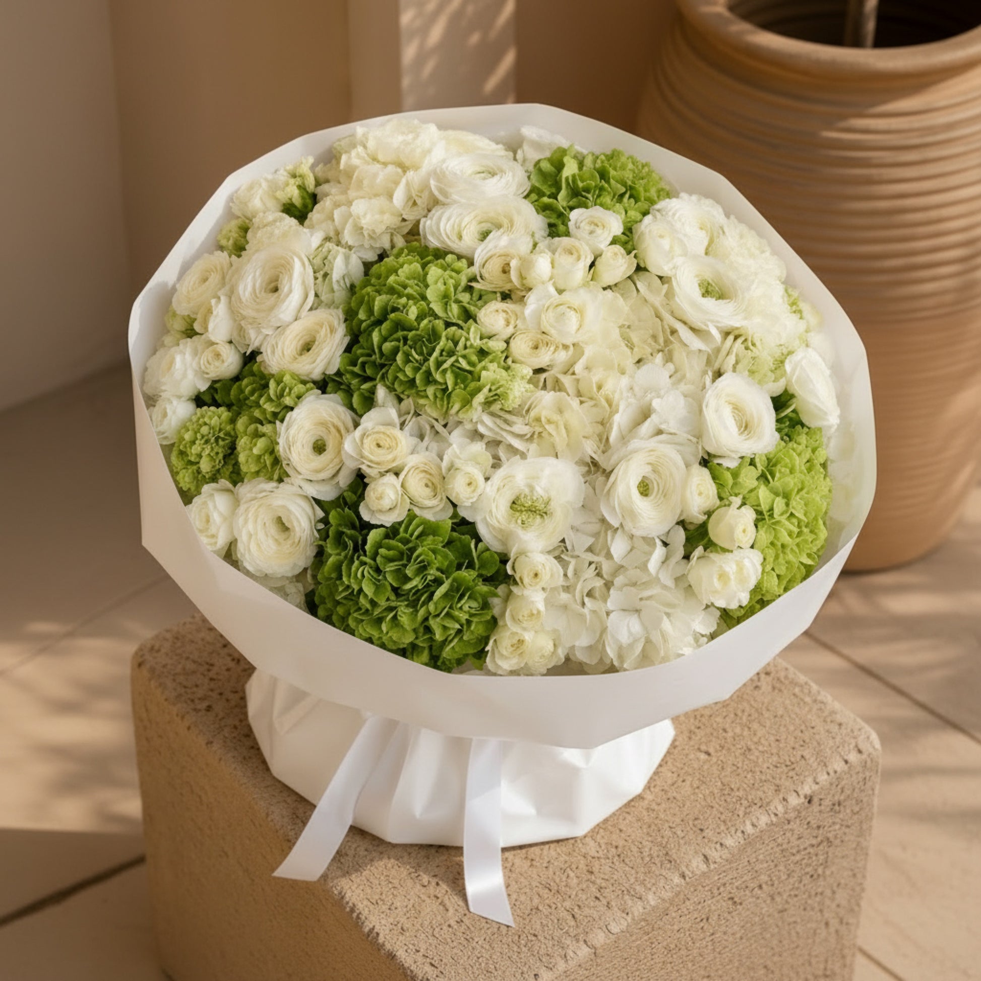 Aiwa Flowers Emerald Blanc bouquet — detail view | luxury flower delivery Dubai