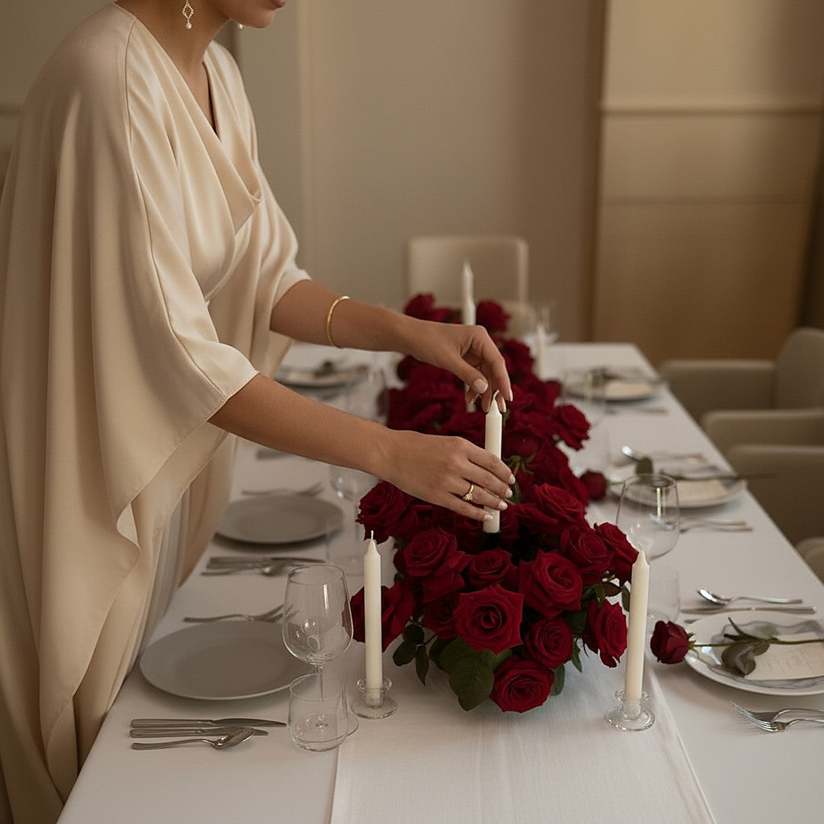 Grand Rose Table Centerpiece — front view — Aiwa Flowers, Dubai UAE