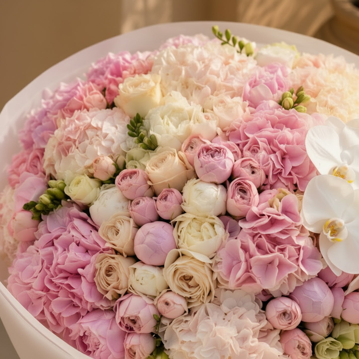 Aiwa Flowers Palais de Rose bouquet — top view view | luxury flower delivery Dubai