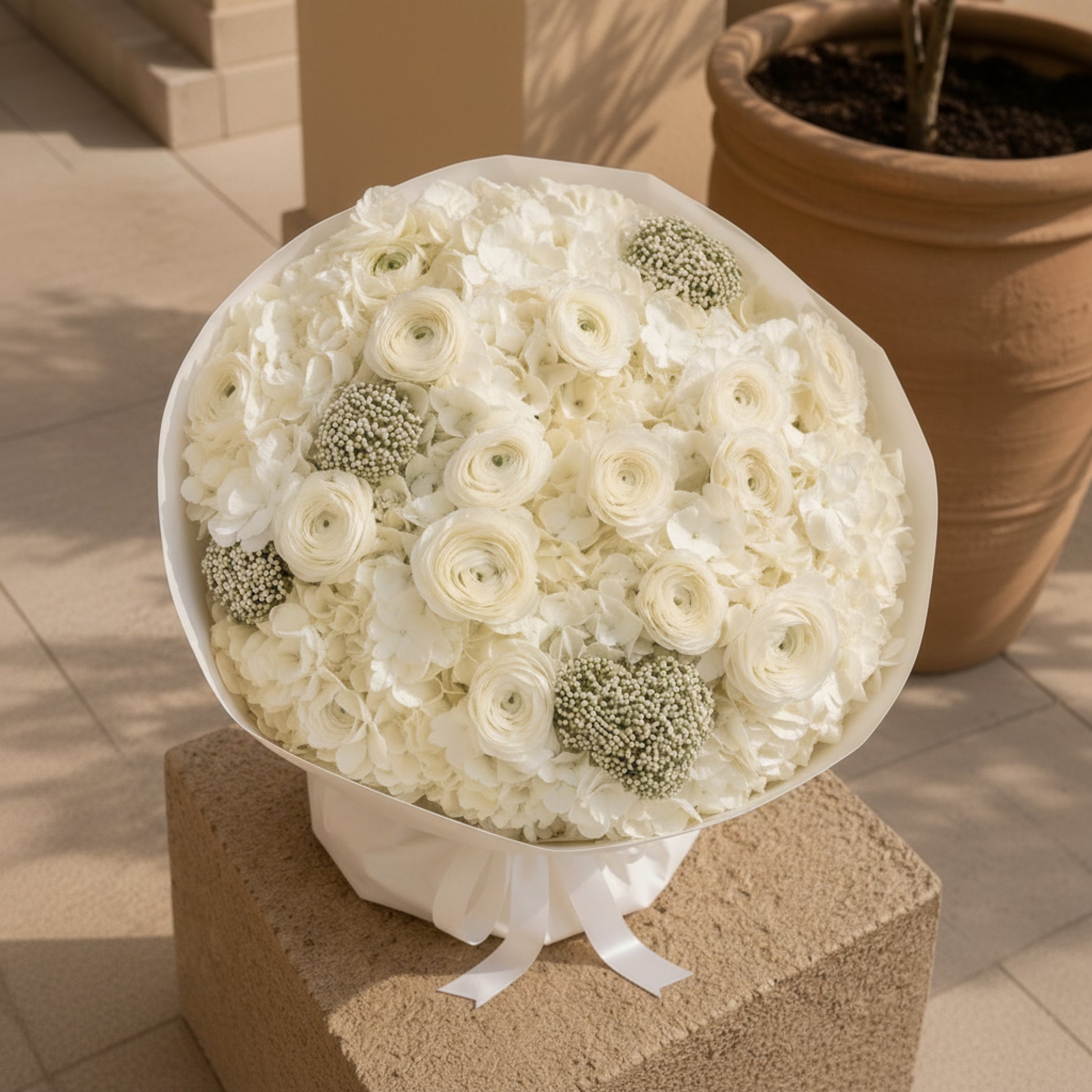Aiwa Flowers Snow Palace bouquet — detail view | luxury flower delivery Dubai