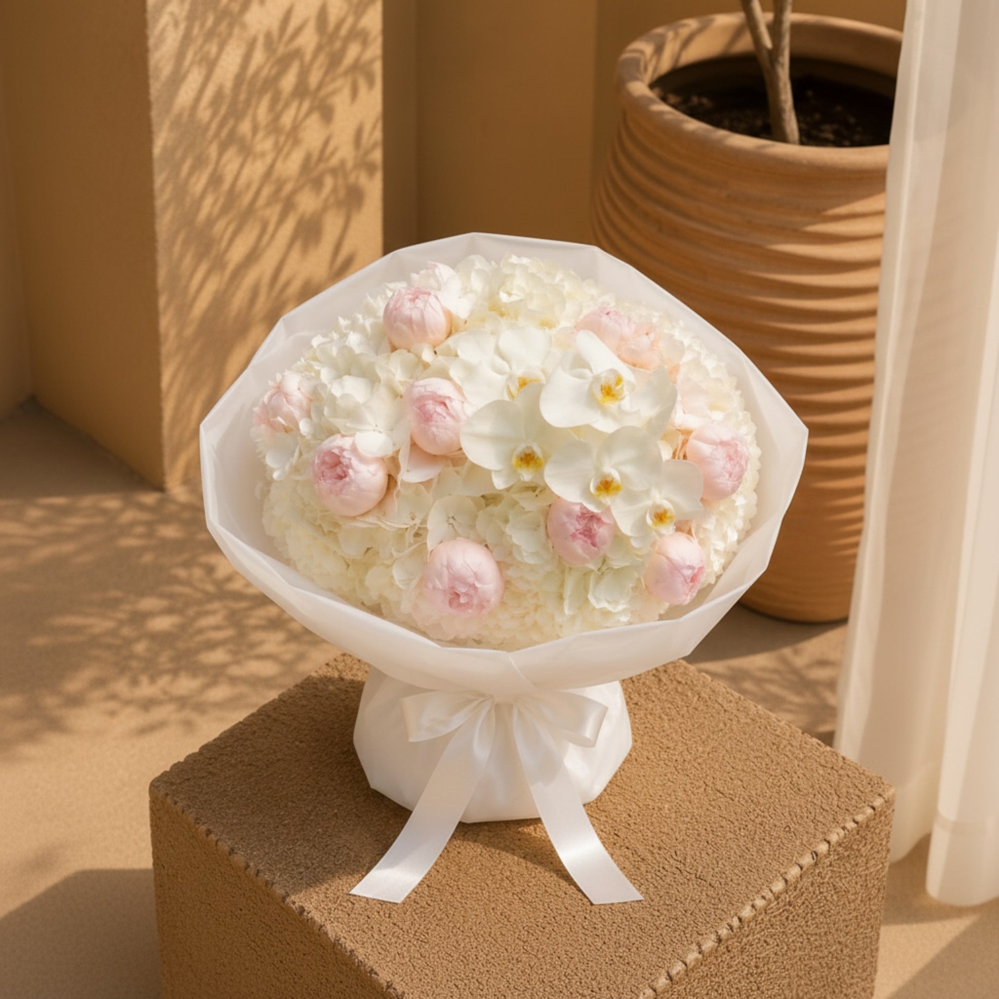 Aiwa Flowers White Velvet bouquet — detail view | luxury flower delivery Dubai