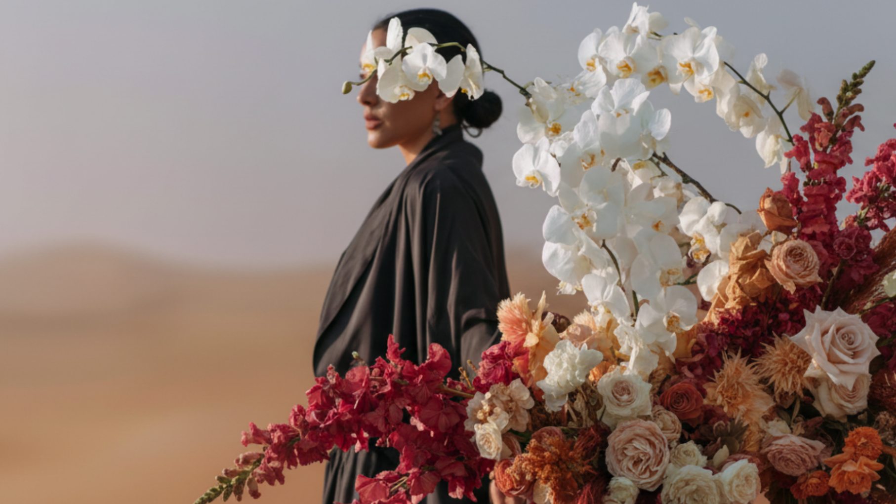 نساء AIWA في تصميم زهري فاخر